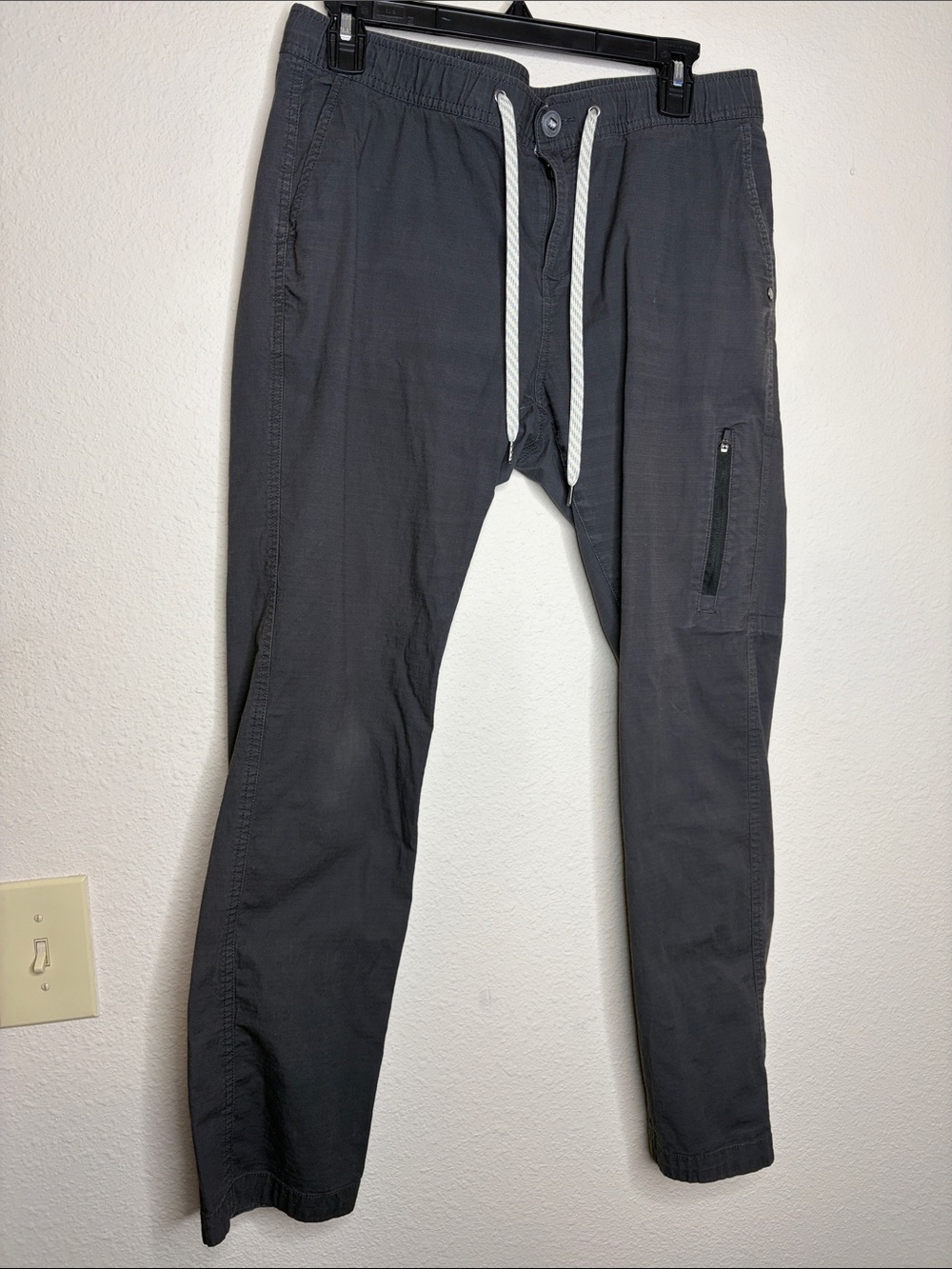 Vuori | Women’s Grey Ripstop Pants Size Large *flawed*